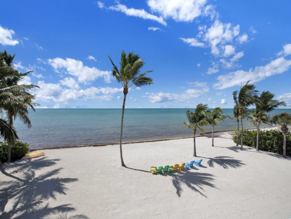 Oceanfront Luxury Vacation Estate with Pool & Spa